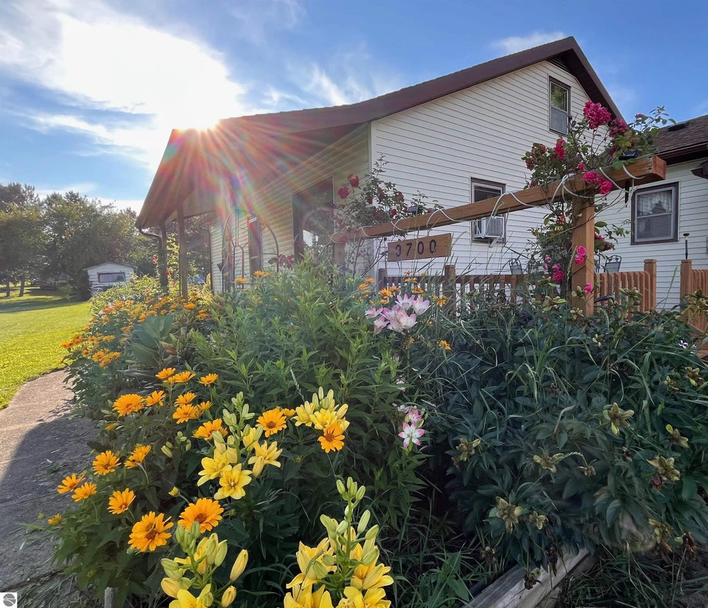 3700 Red School Road, Kingsley