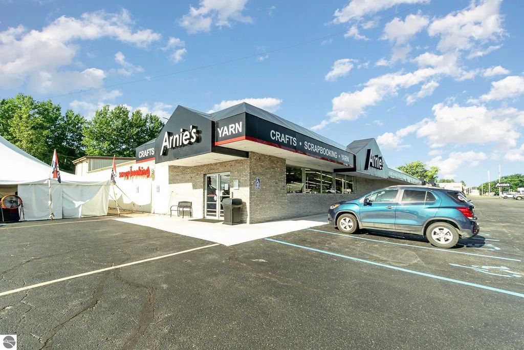 3741 W Houghton Lake Drive, Houghton Lake