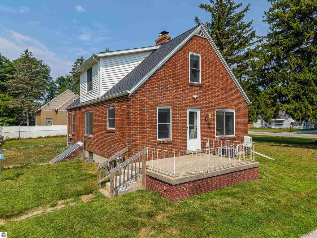 1152 Midland Road, Bay City