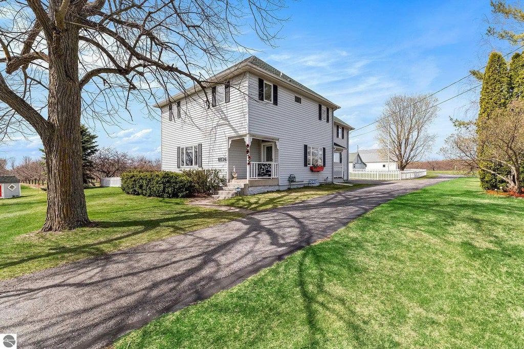 11834 S Elk Lake Road, Williamsburg