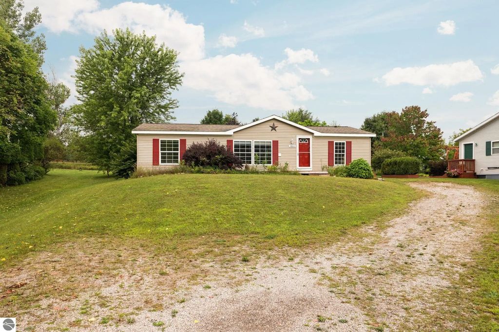 10810 S Orchard Way, Traverse City