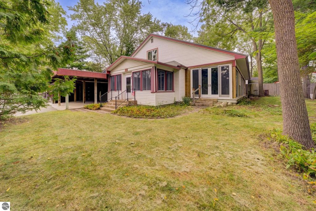 125 S Cedar Street, Traverse City