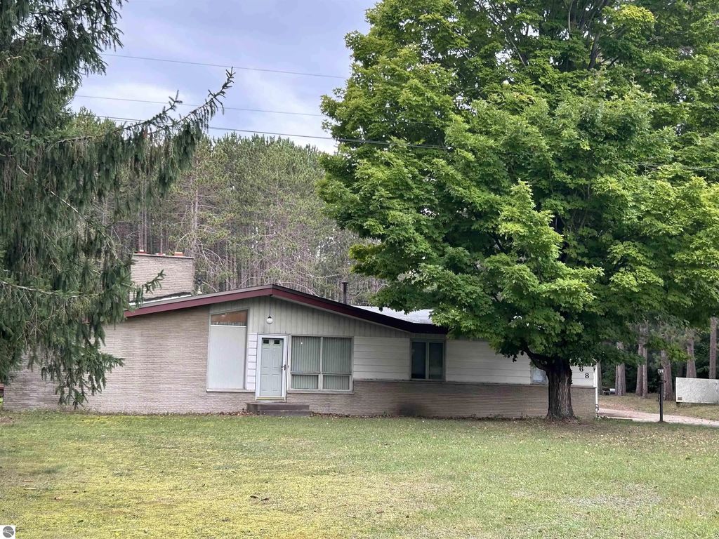 2768 S M-88, Bellaire