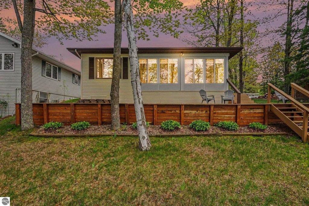 8120 Avalon Drive, Hale