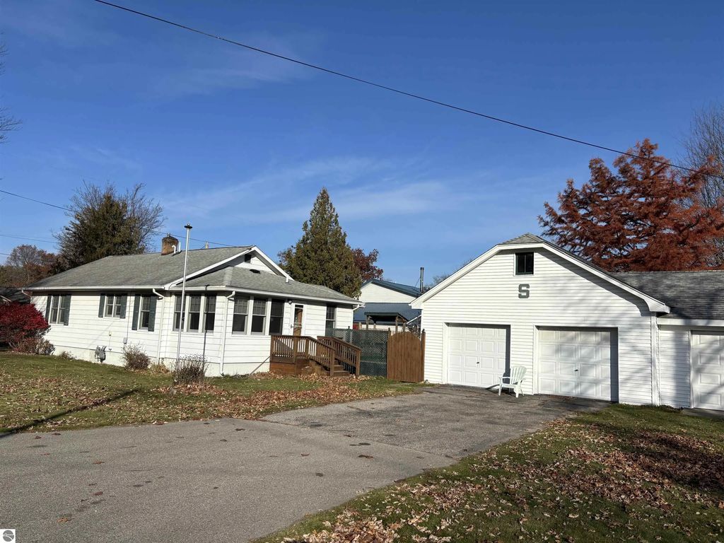 800 E State Street, East Tawas
