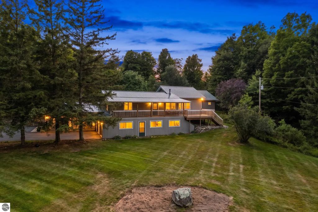 8017 + 8135 Honey Hollow Road, Bellaire