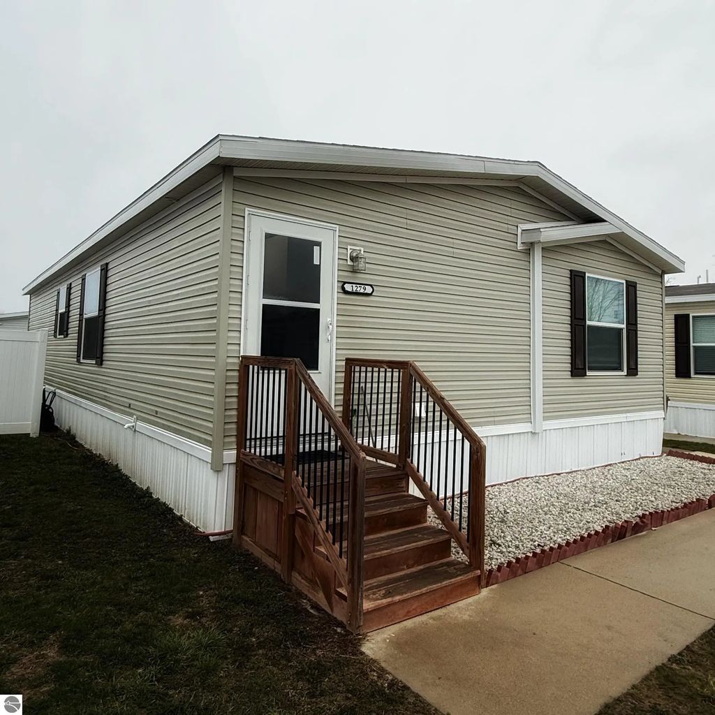1279 Beacon Hill Court, Mt Pleasant