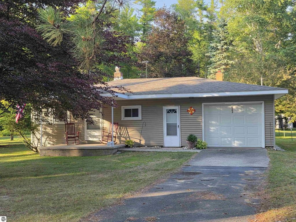 6302 Loud Drive, Oscoda