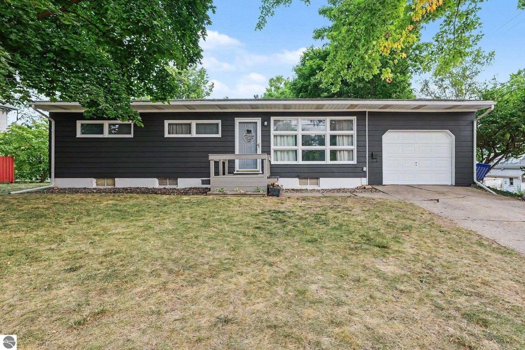 422 W Center, Alma