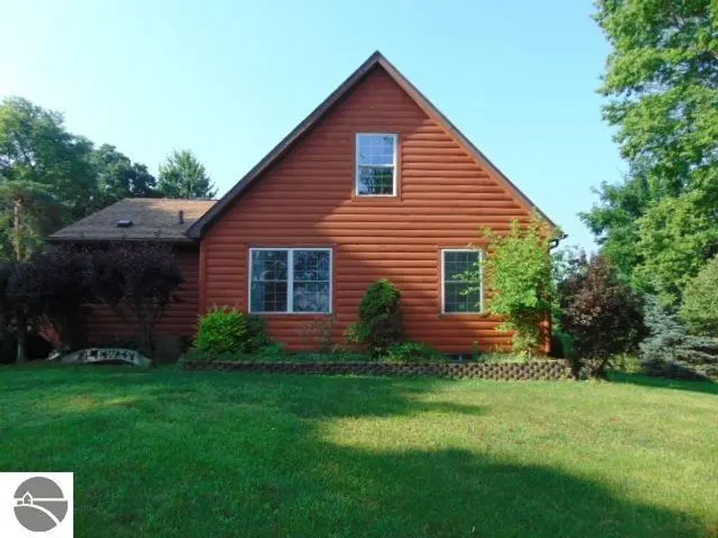 7060 E Maple Rapids Road, Elsie