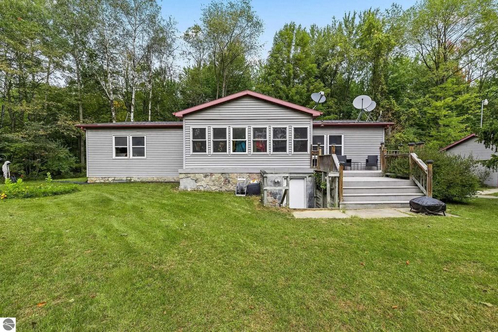 4812 Se County Line Road, Shepherd