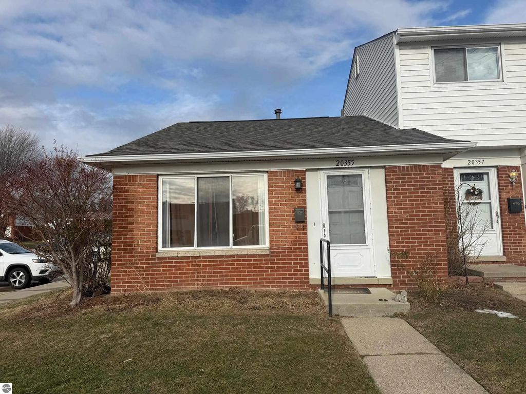 20355 15 Mile Road, Clinton Township