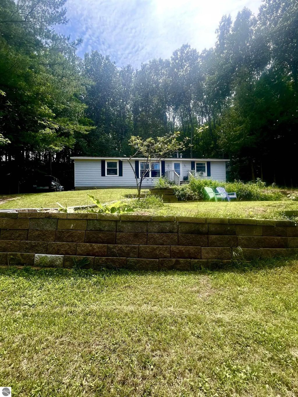 9452 N Manitou Trail, Northport