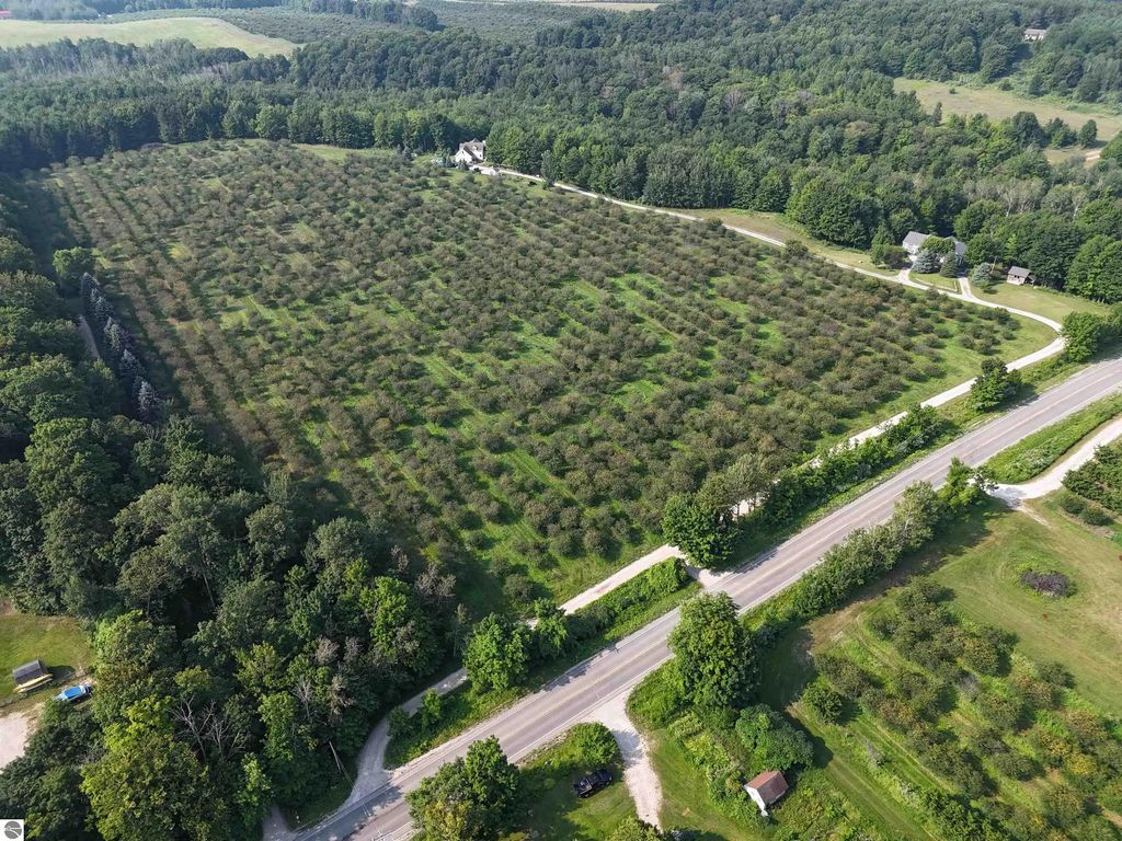 E Tatch Road, Northport