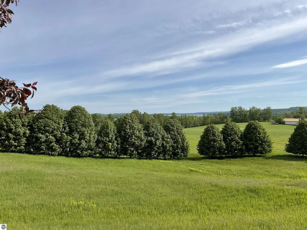 4867 E Water View Drive, Lake Leelanau