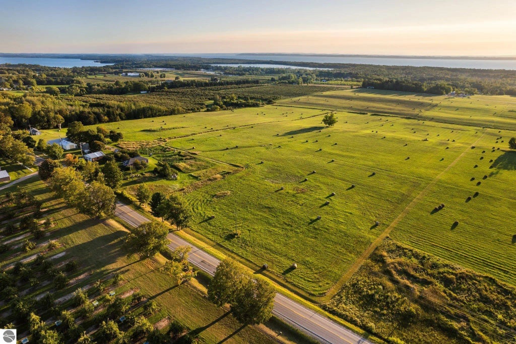 5664 Parcel C Cairn Highway, Kewadin