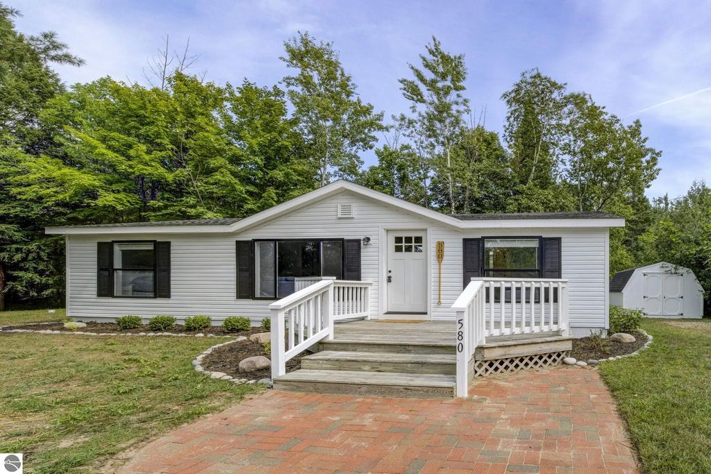 580 N Popp Road, Lake Leelanau