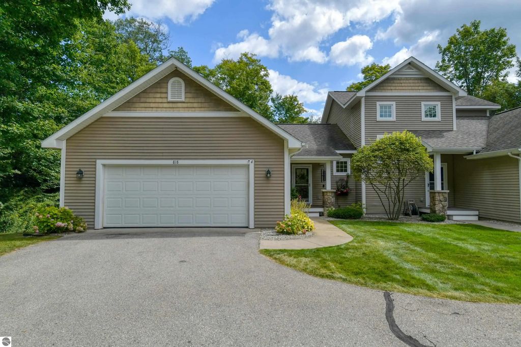 818 N Bay Cliff Drive #4, Suttons Bay