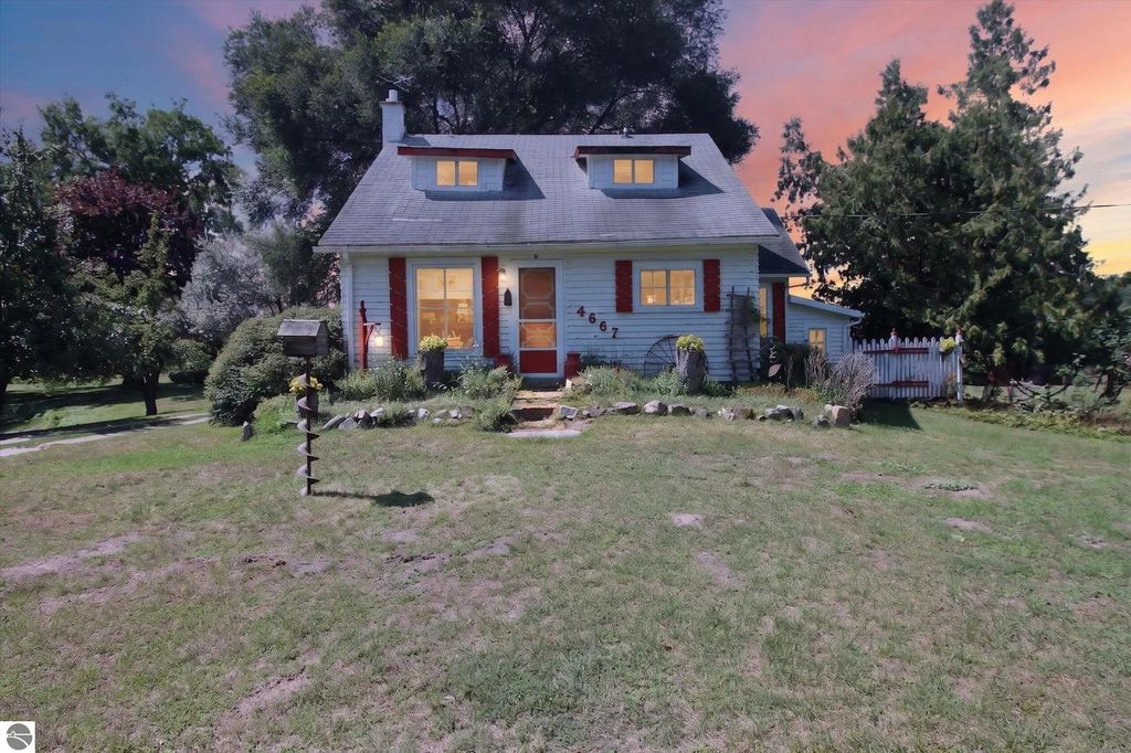 4667 N Croswell Road, Alma