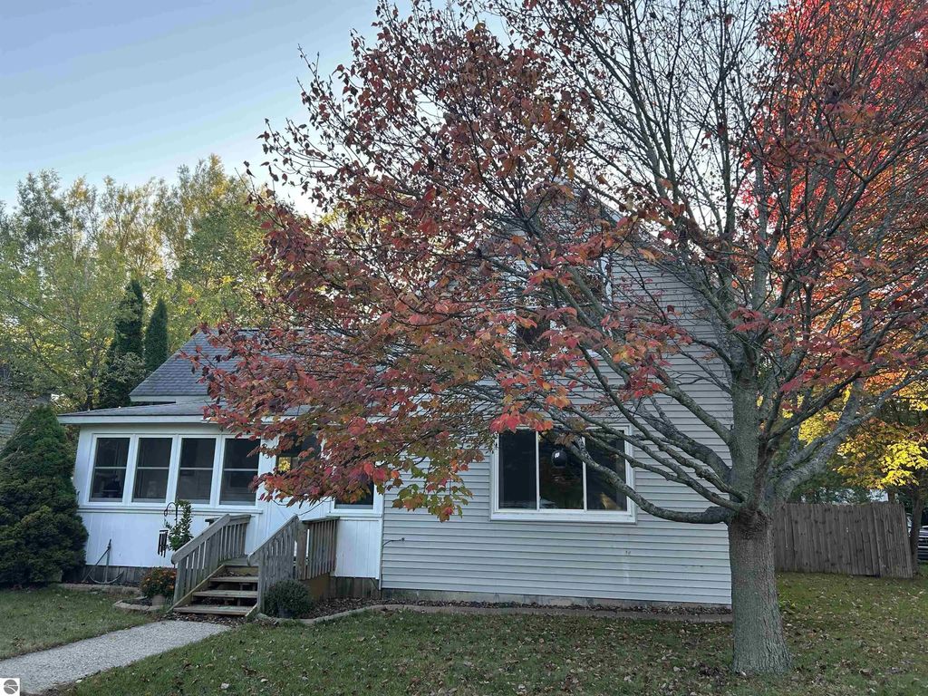 203 Adams, East Tawas