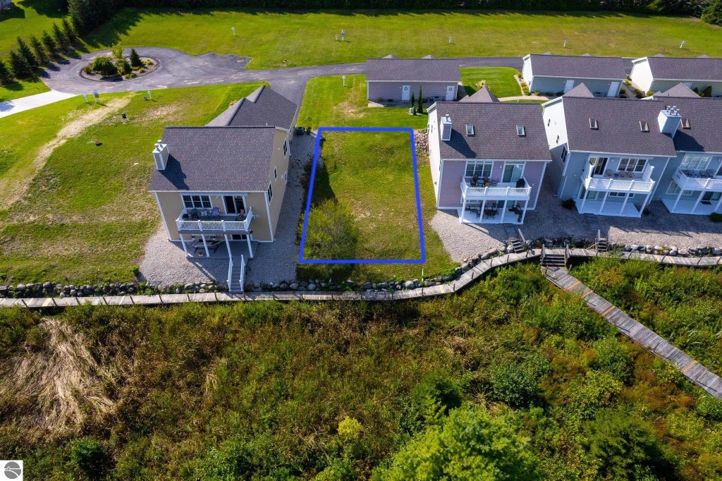 2810 W Shore Drive, Central Lake