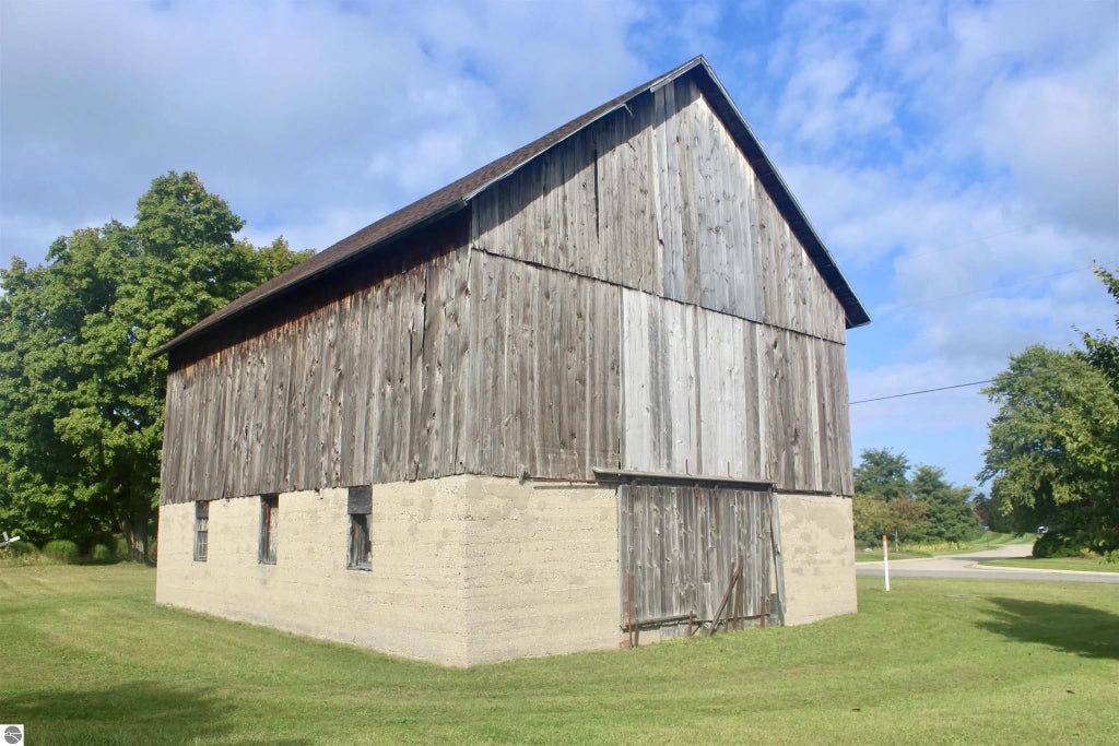 12833 Mclachlan Road, Kewadin