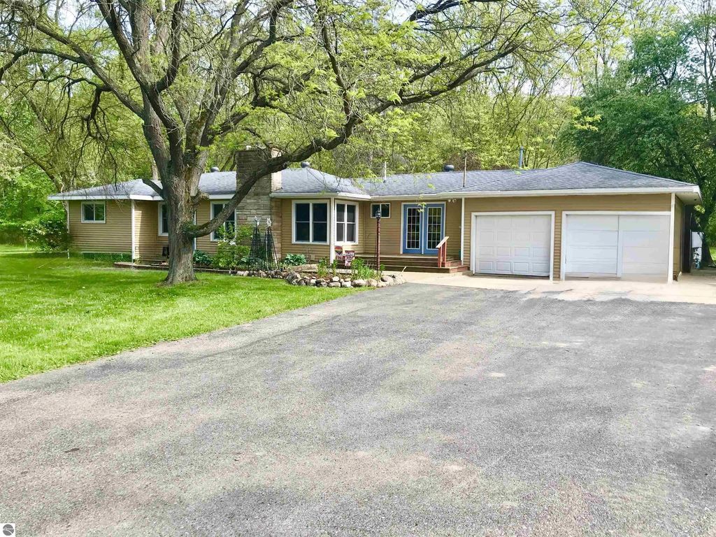 700 & 702 E Remus Road, Mt Pleasant