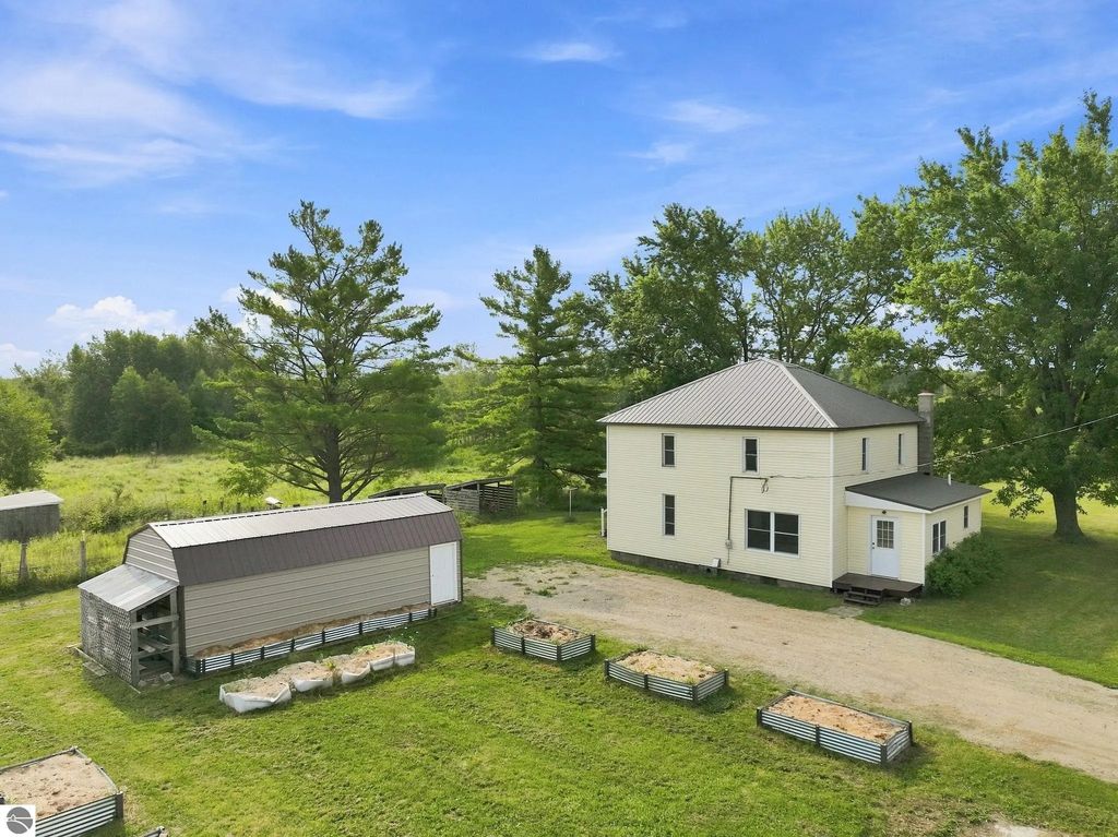 17046 90th Avenue, Evart