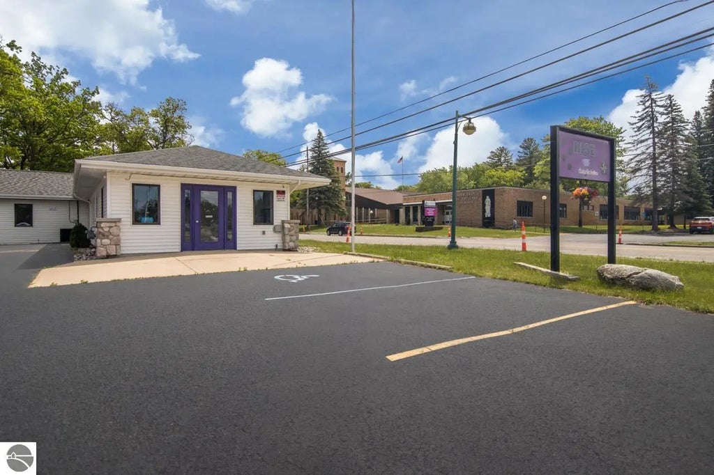 1070 W Houghton Lake Road, Houghton Lake