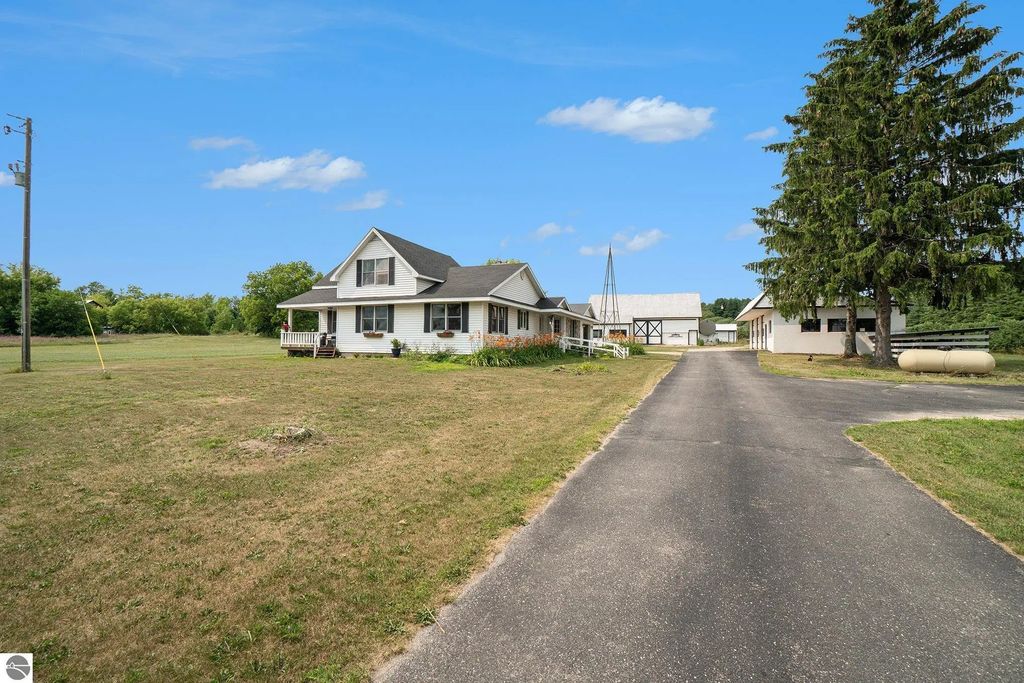 3383, 3101 + E Hohnke Road, Cedar
