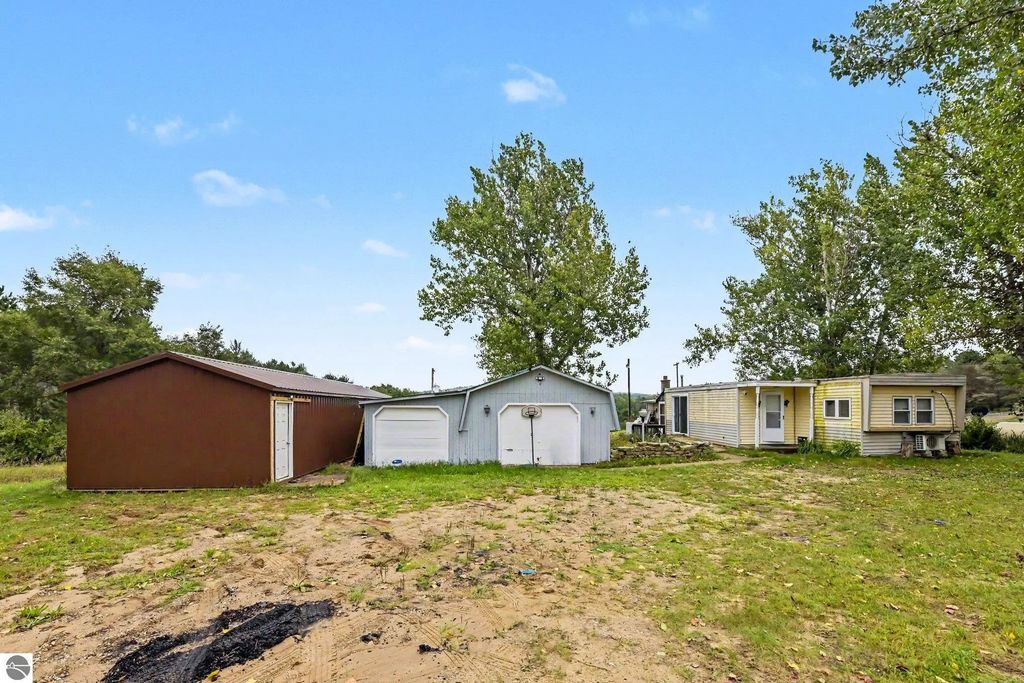 5470 N 19 1/2 Road, Mesick