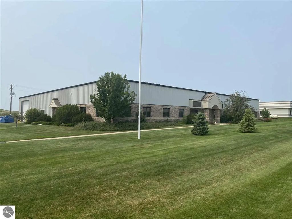 5835 Shugart Lane, Traverse City