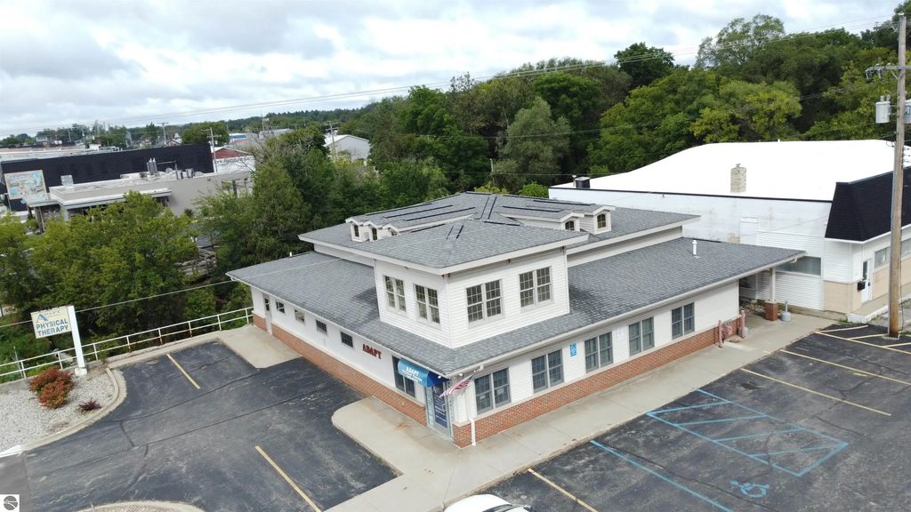 105 W Houghton Avenue, West Branch