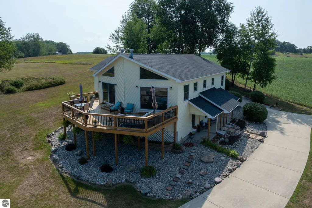 1201 S Clubhouse Drive, Lake Isabella