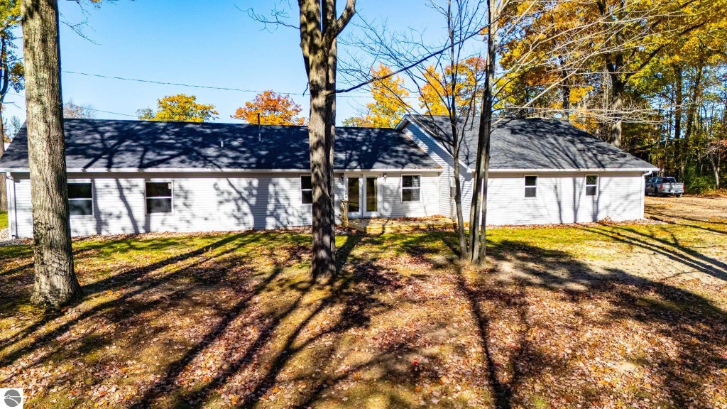 2385 W Houghton Lake Drive, Houghton Lake