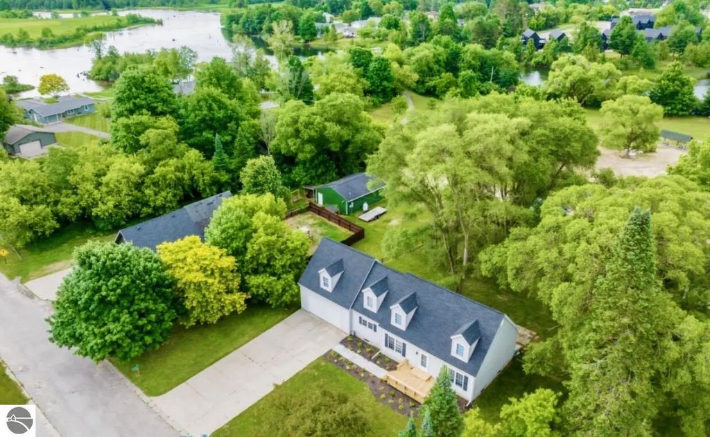 204 E Forest Home Avenue, Bellaire