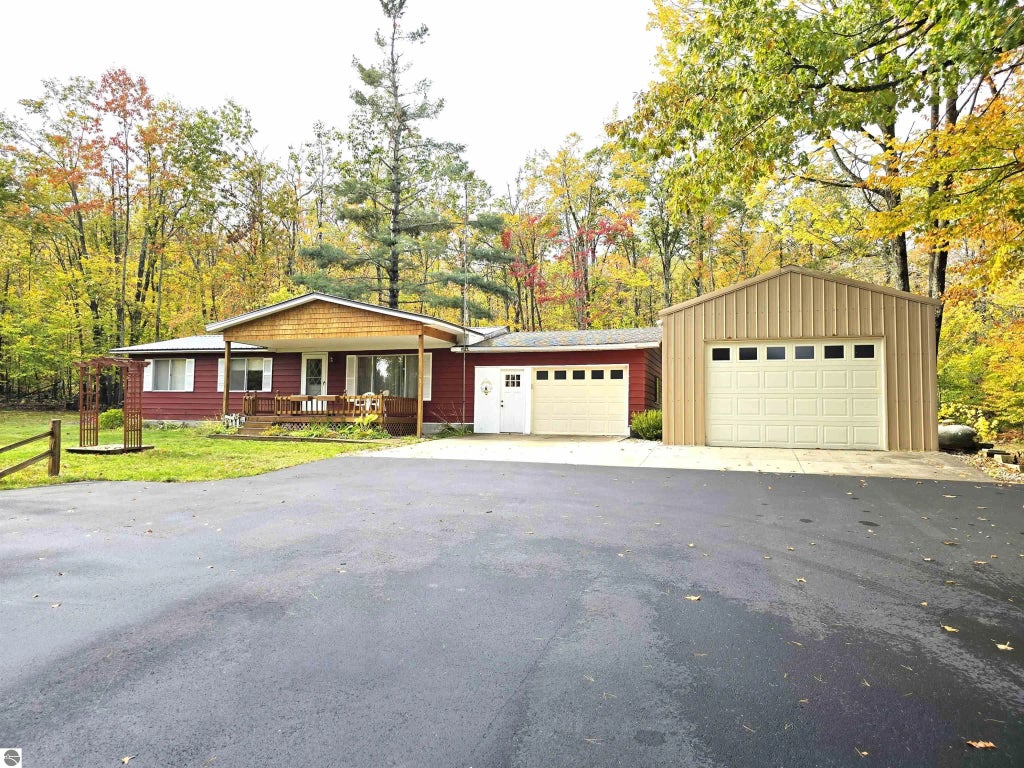 3313 Bennett Road, Cheboygan