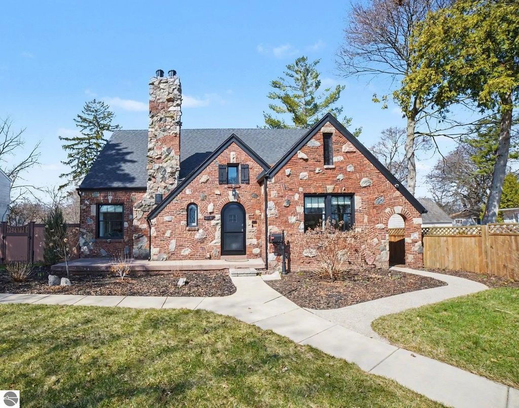 814 S Kinney Avenue, Mt Pleasant