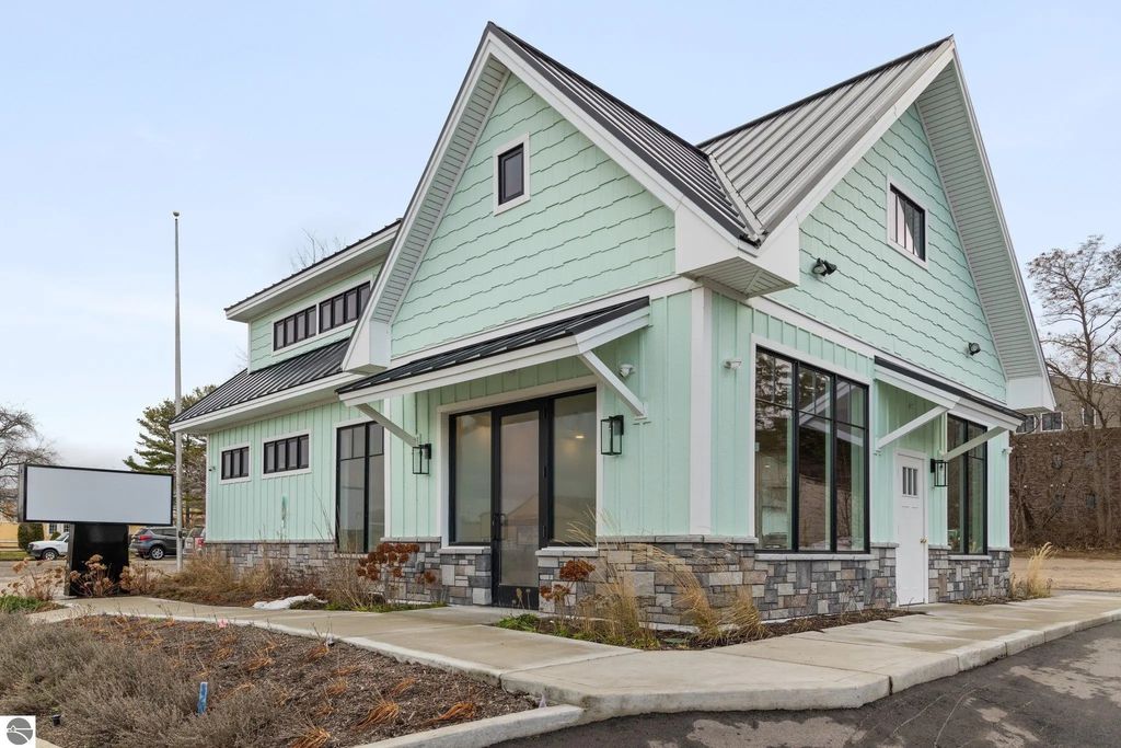 1111 Charlevoix Avenue, Petoskey