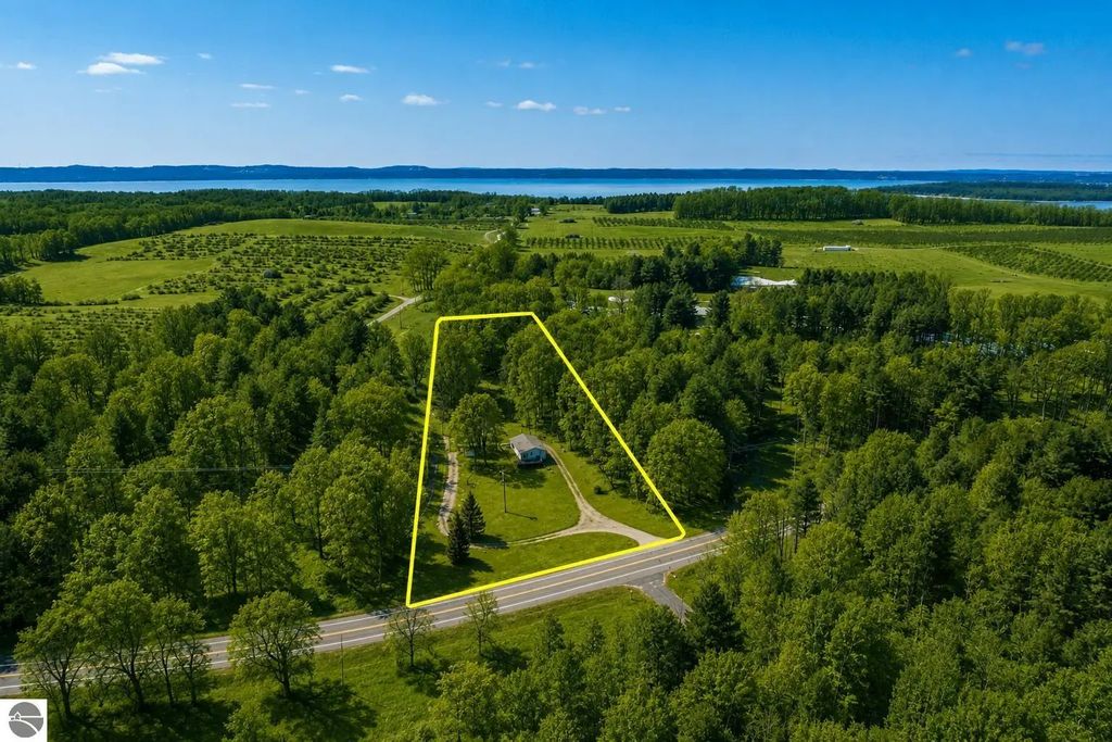 11153 Center Road, Traverse City