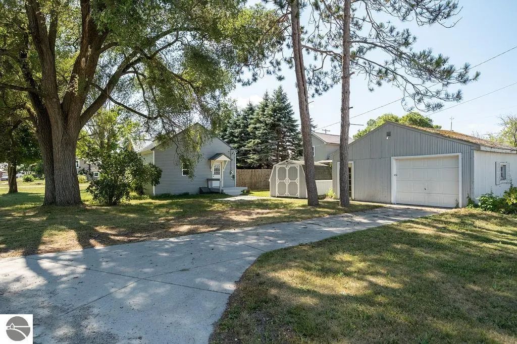 211 Oak, Kalkaska