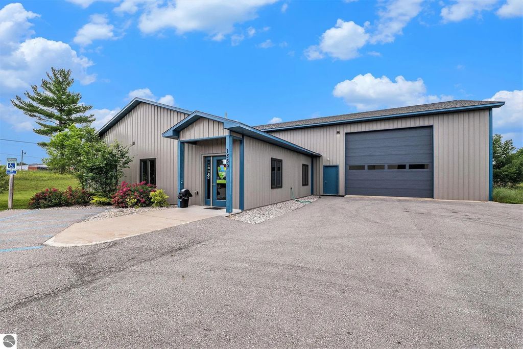 1859 Southpeak Drive, Traverse City