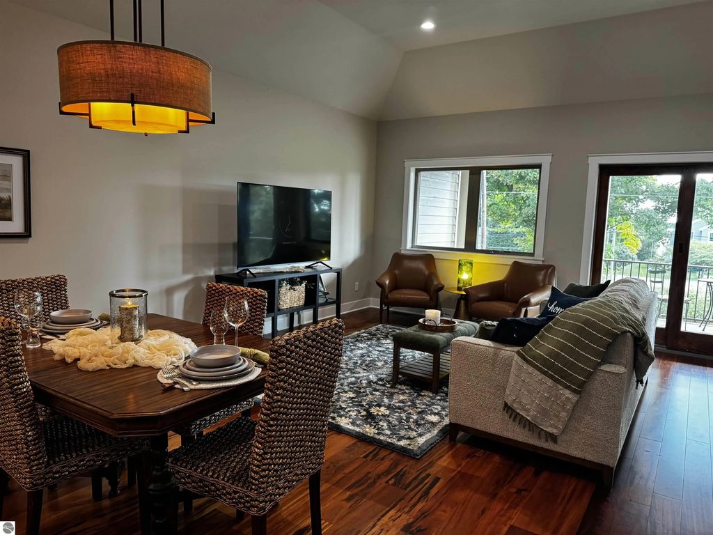 754 N Waypoint Circle #3, Suttons Bay