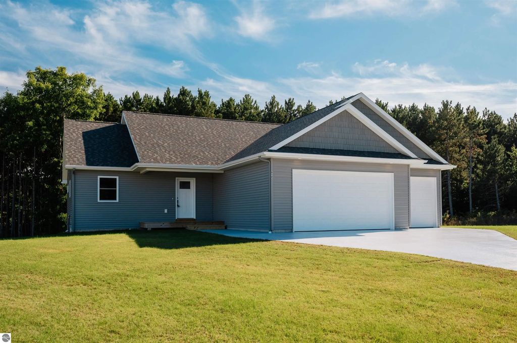 850 Coyote Lane, Traverse City
