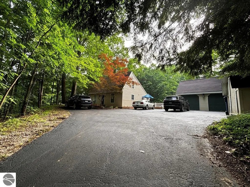 10520 S Dalzell Road, Traverse City