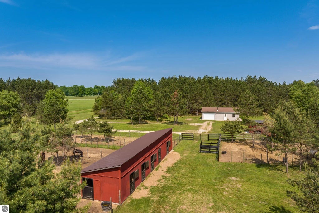 493 Ne County Road 571, Kalkaska