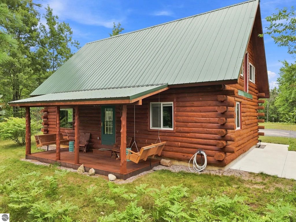 7727 Loggers Drive, Manton