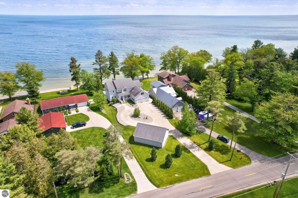 1147 N Bay Drive, Tawas City