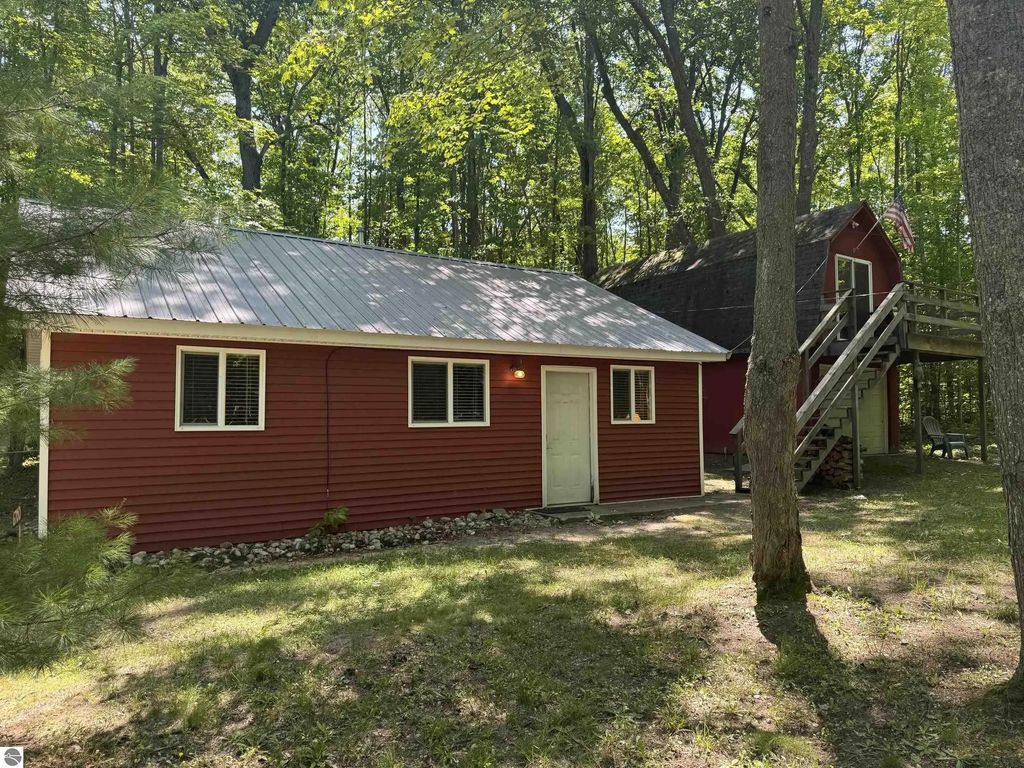 6700 Ne Park Drive, Kalkaska