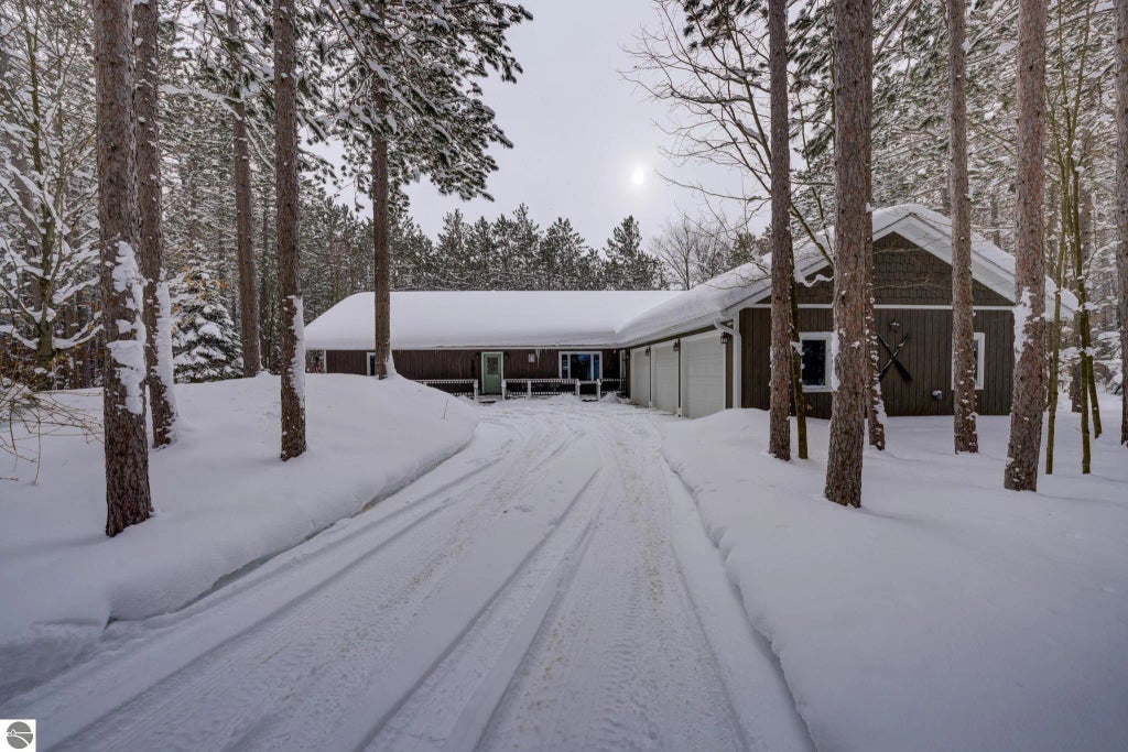 16355 Hunt Club Road, Lake Ann